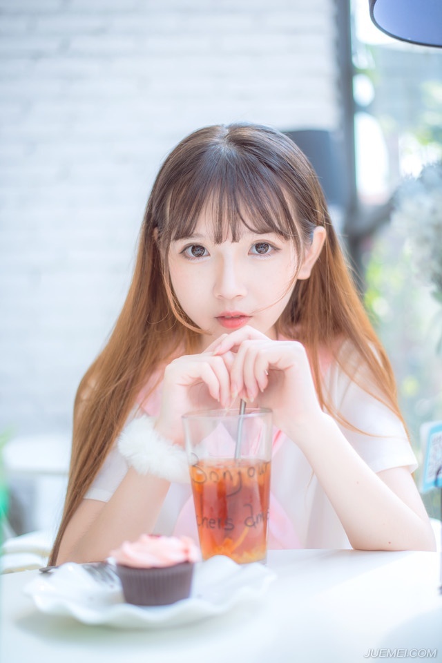 “一个可以让你永远闭嘴的地方。”孟达看了看周围，四下无人，嘴角不禁牵起一抹冷笑，眼中带着淡淡的不屑。